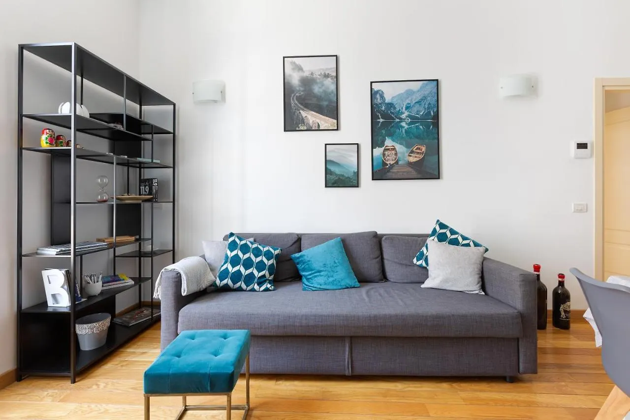 Appartamento Con Balcone- Bullona District Milan Italy